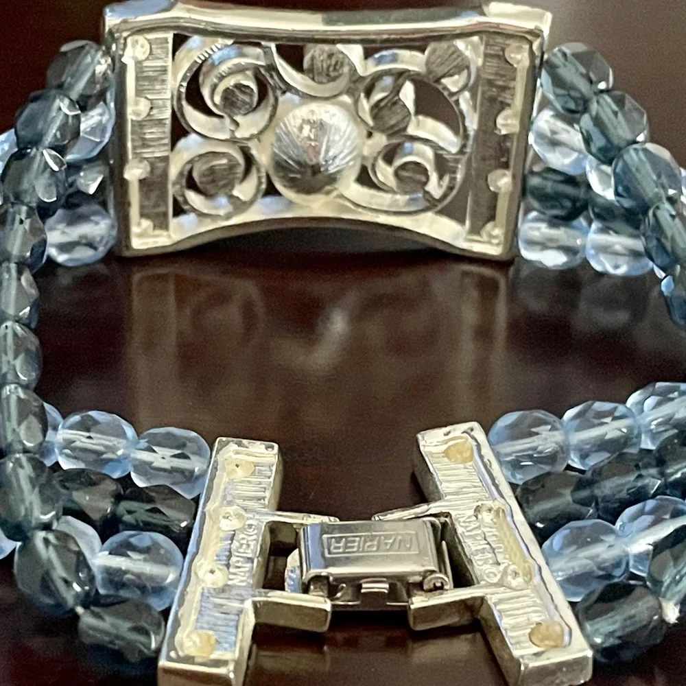 Napier (signed) matching clasp bracelet & pierced earrings set silver tone blue